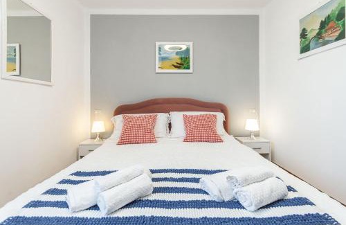 Andora House | C22 Beachfront Villa - SPA BATH, POOL, PRIVATE BEACH, PARKING FREE