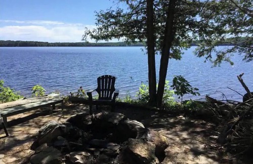 Algonquin Highlands Apartment | Charming waterfront mini-cottage on peninsula, footsteps to water's edge