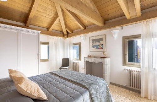 Cannaregio Apartment | Ca' Cappello Venice Apartment 2 with Canal View