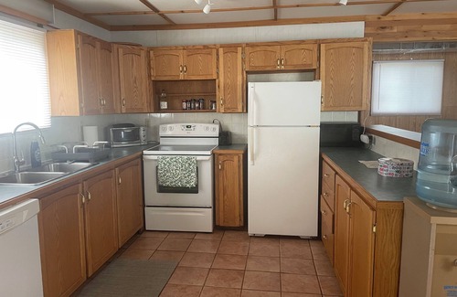 Saskatchewan House | 4 Season Cozy Rustic Loft Cabin along Last Mountain Lake. Pet friendly.