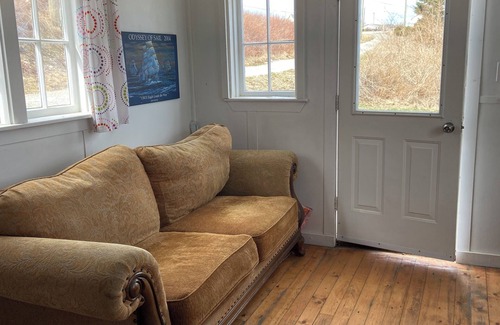 Darlings Lake Cottage | Awesome Lakeside 1 bedroom cottage.