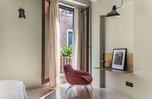 Castello Apartment | Ca' Delle Carrozze Stylish 2 Bedroom loft-style