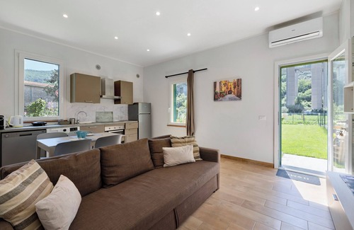 Gorra Apartment | Ca di perti Apartment 1 with Wi-Fi, A/C & Garden