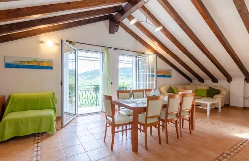 San Lorenzo della Costa Apartment | Ca' do Pescou, Charming 2,Bedroom Apartment with Stunning Hill Views Overlooking the Greenery