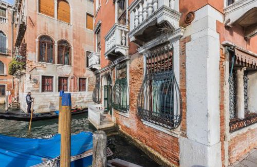 Cannaregio Apartment | Ca' Giulia Grand Canal view next to Rialto Bridge