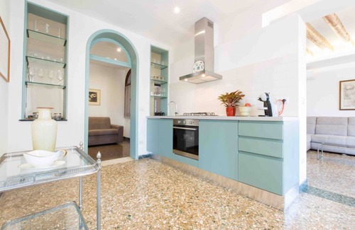 Dorsoduro Apartment | Ca Grimani Great Canal View and Comfort