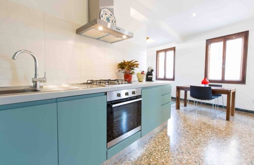 Dorsoduro Apartment | Ca Grimani Great Canal View and Comfort