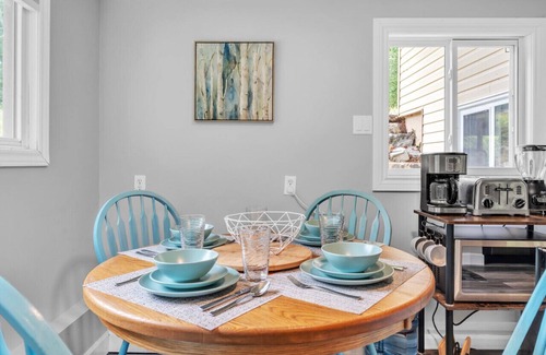 Leeds and the Thousand Islands Cottage | Black Rapids Retreat | Waterfront Cozy Cottage