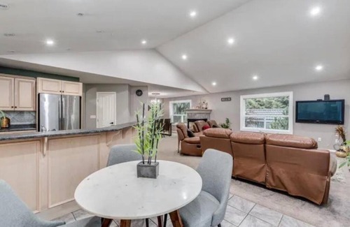 Maple Ridge House | Resort like setting stay.