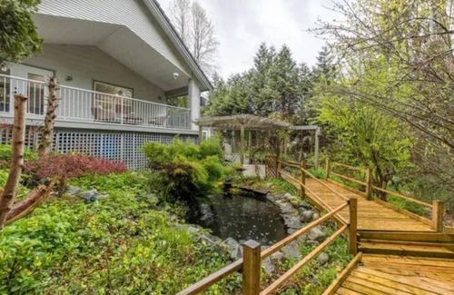 Maple Ridge House | Resort like setting stay.