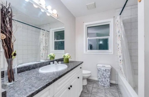 Maple Ridge House | Resort like setting stay.