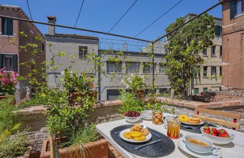 Dorsoduro Apartment | Ca' Minore Secret Garden