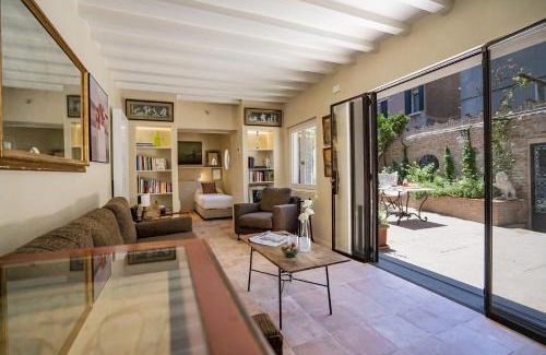 Dorsoduro Apartment | Ca' Minore Secret Garden