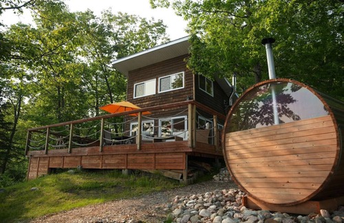 Mansfield-et-Pontefract Cottage | Waterfront Retreat Near Coulonge Falls w/Sauna