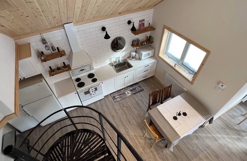 Sainte-Marguerite-du-Lac-Masson Cabin | Chalet au toit vert