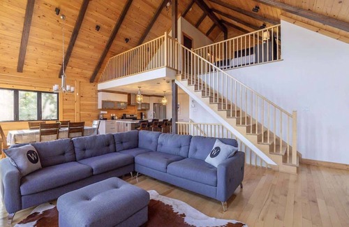 Sainte-Marguerite-du-Lac-Masson Ski Chalet | Edge of Lake Walfred - Spa - Mistral Club Walfred