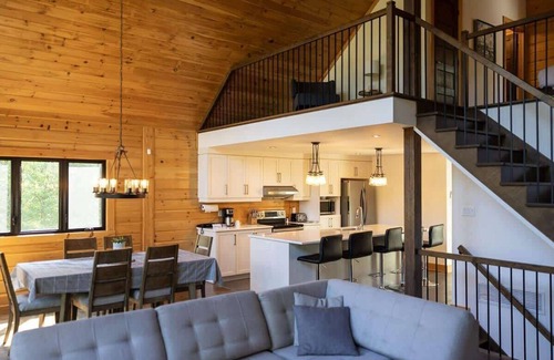 Sainte-Marguerite-du-Lac-Masson Ski Chalet | Edge of Lake Walfred - Spa - Mistral Club Walfred