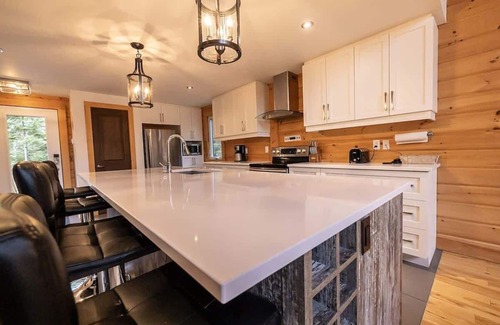 Sainte-Marguerite-du-Lac-Masson Ski Chalet | Access to Lake Walfred - Spa - Monsoon Club