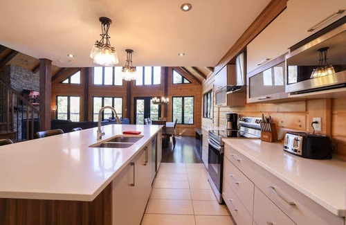 Sainte-Marguerite-du-Lac-Masson Ski Chalet | Access to Lake Walfred - Spa - Alizée Club