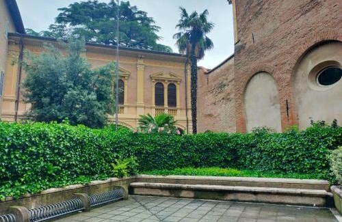 Imola Apartment | Ca' Spadoni, centro storico, piano terra, ingresso indipendente, teatro, parcheggio,