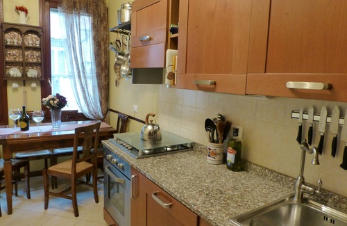Dorsoduro Apartment | Ca' Venexiana, quiet 2 bedroom with private canalside courtyard - no added fees!