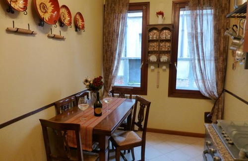 Dorsoduro Apartment | Ca' Venexiana, quiet 2 bedroom with private canalside courtyard - no added fees!