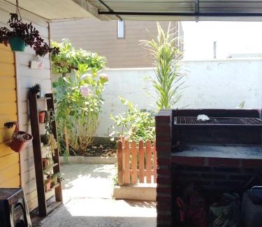 Las Cruces House | Cabaña con antejardín y Parrón