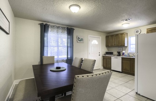Northwest Pensacola House | Cabana Cottage Centrally Located!