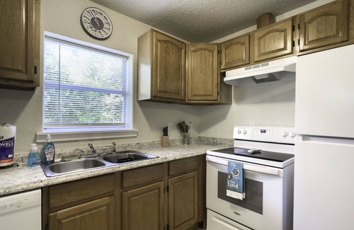 Northwest Pensacola House | Cabana Cottage Centrally Located!