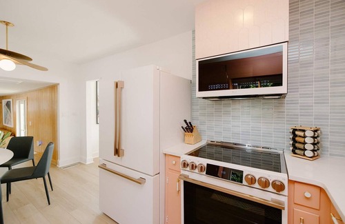South Harbor Island House | Cabana South Summary: