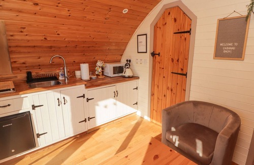 Bedwas Trethomas & Machen Cottage | CABANAU BACH, pet friendly, character holiday cottage in Bedwas