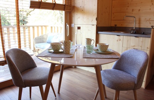 Saint-Antonin-du-Var Cabin | Cabane Dans les Arbres, au Coeur D'un Vignoble Provençal
