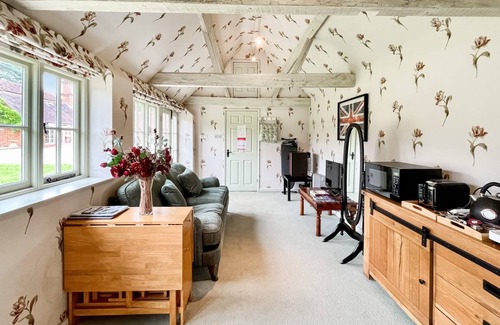 East Tytherley Cottage | Cabin ∙ 1 bedroom ∙ 2 guests