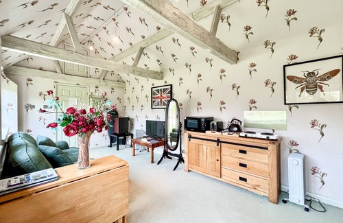 East Tytherley Cottage | Cabin ∙ 1 bedroom ∙ 2 guests