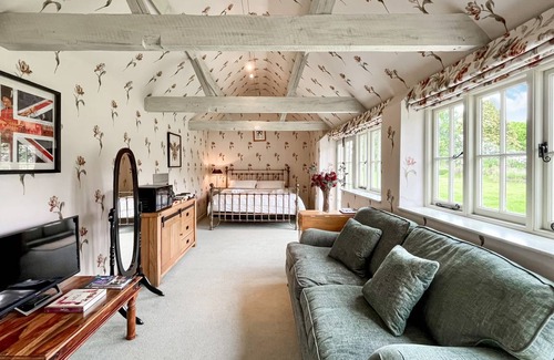 East Tytherley Cottage | Cabin ∙ 1 bedroom ∙ 2 guests