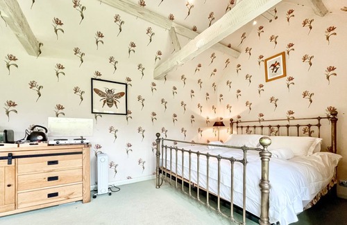 East Tytherley Cottage | Cabin ∙ 1 bedroom ∙ 2 guests