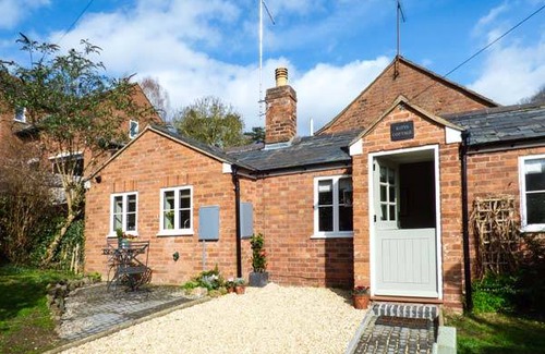 Little Malvern Cottage | Cabin ∙ 1 bedroom ∙ 2 guests