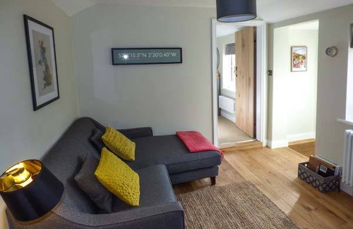 Little Malvern Cottage | Cabin ∙ 1 bedroom ∙ 2 guests