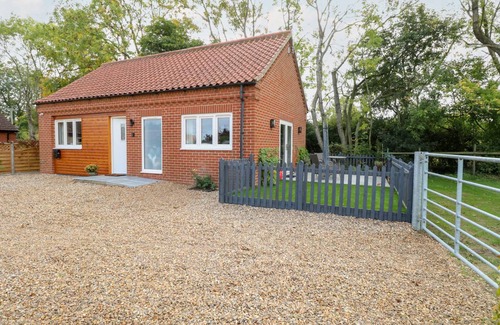 Brisley Cottage | Cabin ∙ 1 bedroom ∙ 2 guests