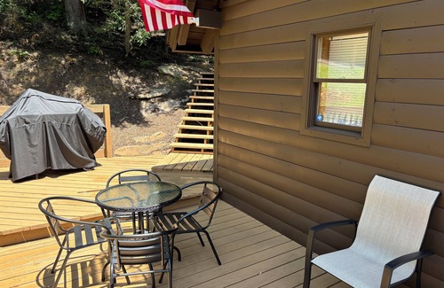 Clear Creek Cabin | {CABIN #1 of 4} "THE PEACEFUL CABIN" PET FRIENDLY!