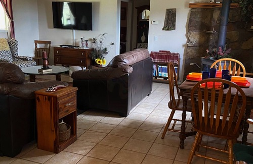 Lometa Cabin | Cabin- 10 miles from Colorado Bend State Park