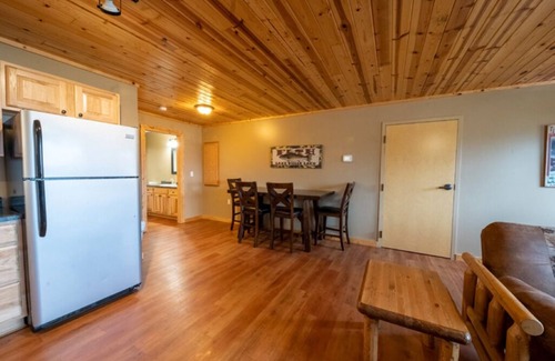 Isle Hotel | Cabin 11 is a 1-bedroom with WiFi ground floor patio overlooking Mille Lacs Lake