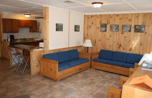 Columbia Cabin | Cabin, 16 Bunks, Kitchen, Bathroom