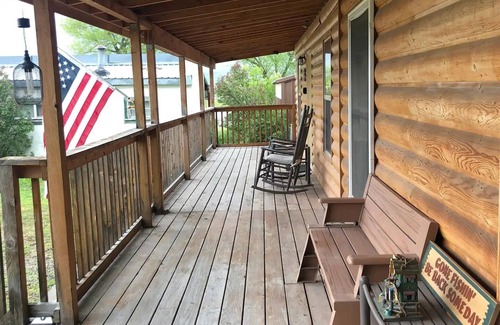 Irwin Cabin | Cabin #2 - Backyard Bunkhousen