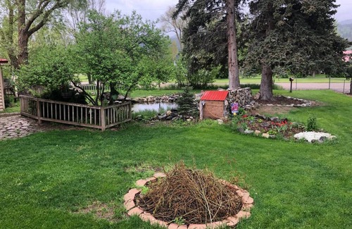 Irwin Cabin | Cabin #2 - Backyard Bunkhousen