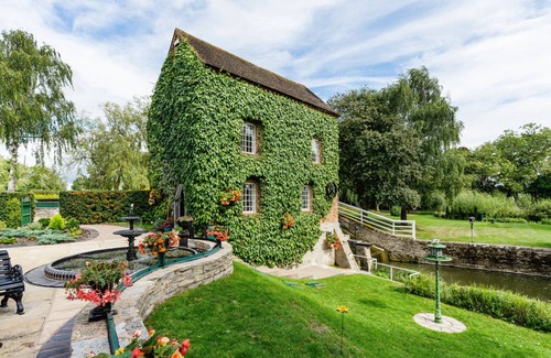 Broughton Hackett Cottage | Cabin ∙ 2 bedrooms ∙ 4 guests