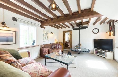 Broughton Hackett Cottage | Cabin ∙ 2 bedrooms ∙ 4 guests