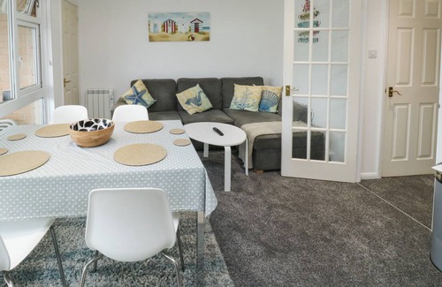 Dawlish Warren Cottage | Cabin ∙ 2 bedrooms ∙ 4 guests