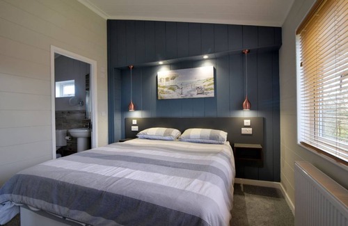 Combpyne Cottage | Cabin ∙ 2 bedrooms ∙ 4 guests