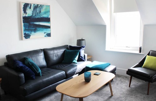 Sandgate Cottage | Cabin ∙ 2 bedrooms ∙ 4 guests